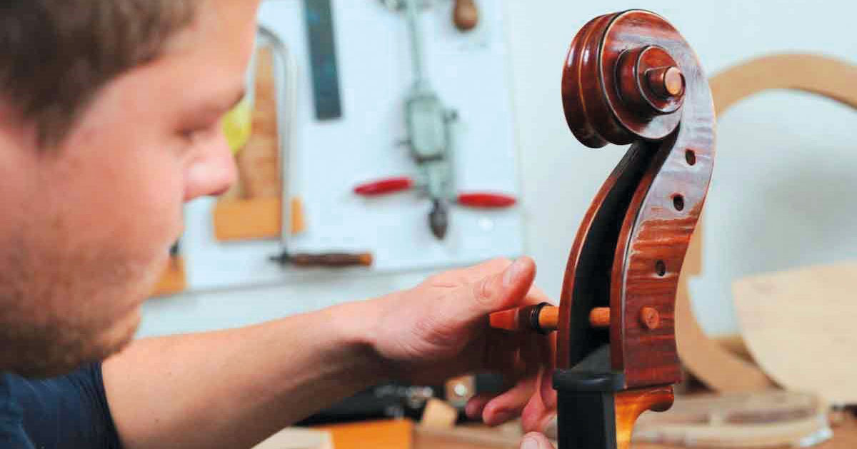 La formation de maître luthier, par exemple, n\u2019est plus dispensée. 