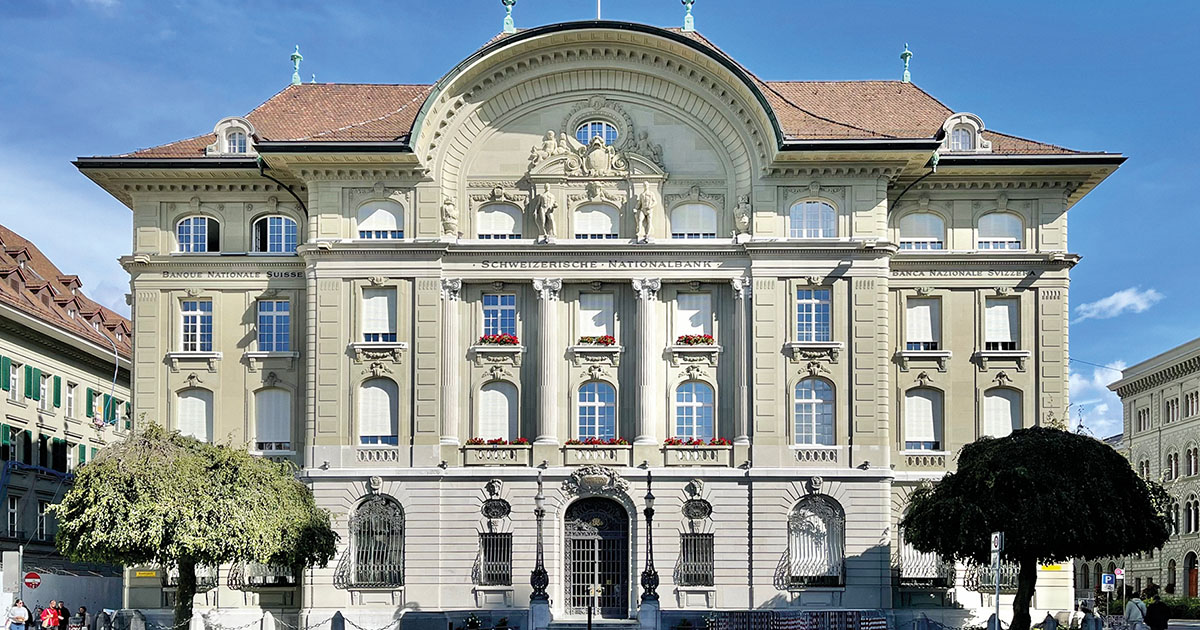 La loi charge la Banque nationale suisse de mettre pièces et billets à disposition. L'initiative argent liquide, sur laquelle nous voterons le 8 mars, veut inscrire ce principe dans la Constitution. 