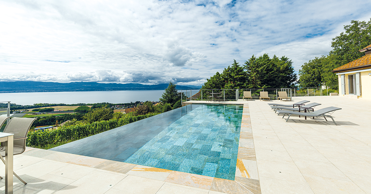 Quelque cinquante-six mille piscines privées sont dénombrées en Suisse. Le canton du Tessin est celui qui en compte le plus, mais Genève n\u2019est pas en reste.