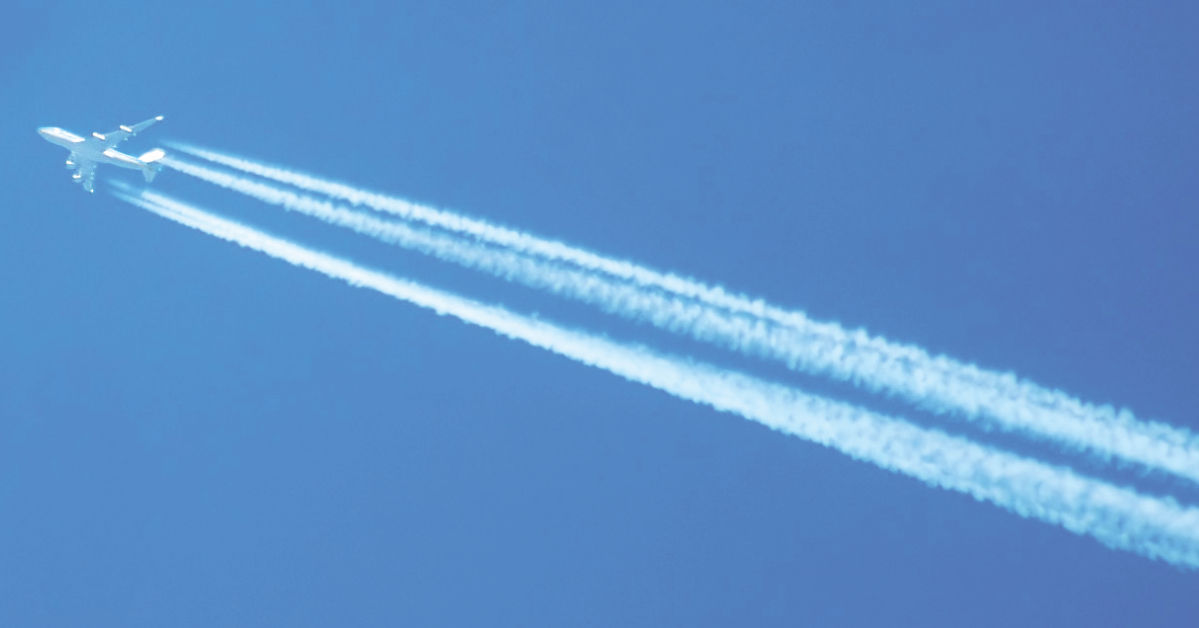 LES TRAINEES DE CONDENSATION contribuent à alourdir l’empreinte écologique des avions.