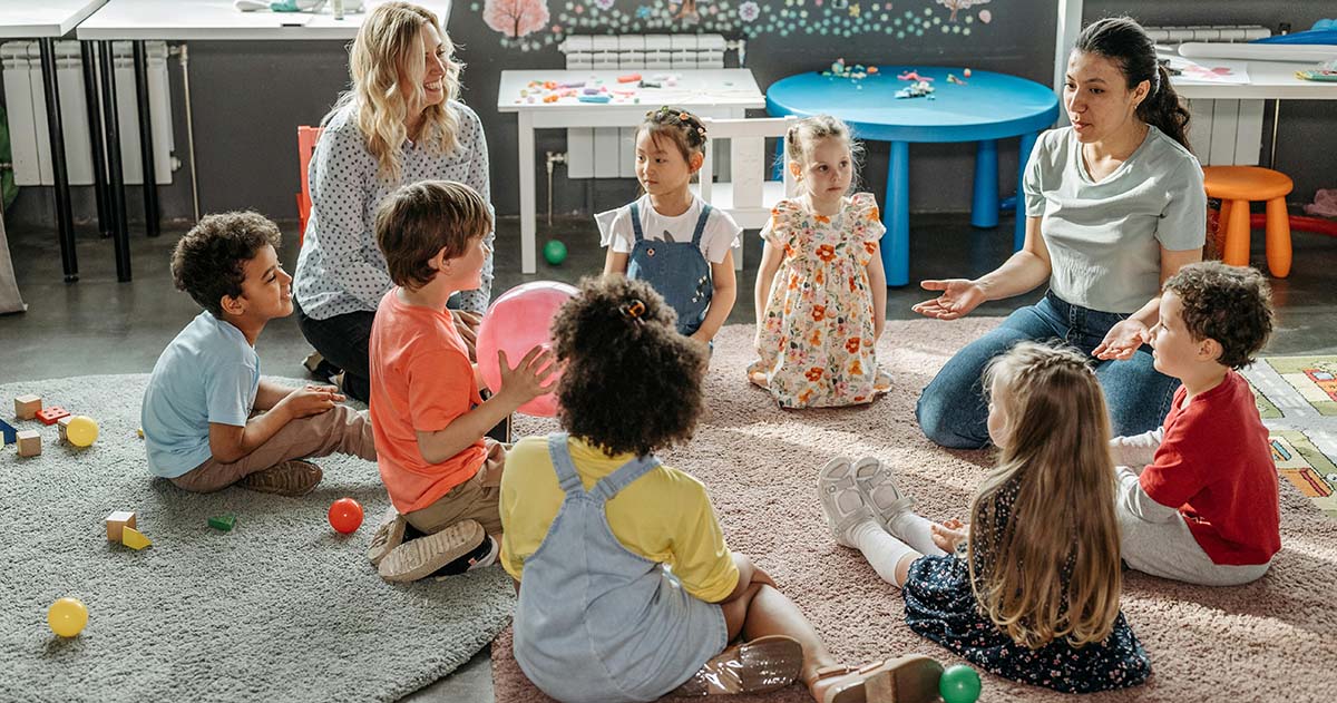 Le secteur de la petite enfance est parmi ceux où l'on constate la prédominance d'emplois publics ou subventionnés.