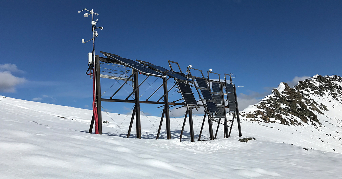 Les panneaux photovoltaïques de montagne produisent beaucoup l’hiver, quand la Suisse en a le plus besoin.